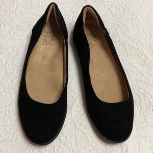 Naturalizer Black Suede Flats Size 7W (WIDE)